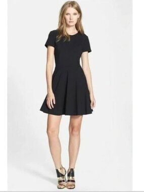 Diane von Furstenberg Ivana Black Fit & Flare Mini Dress Exposed Zip Size 10